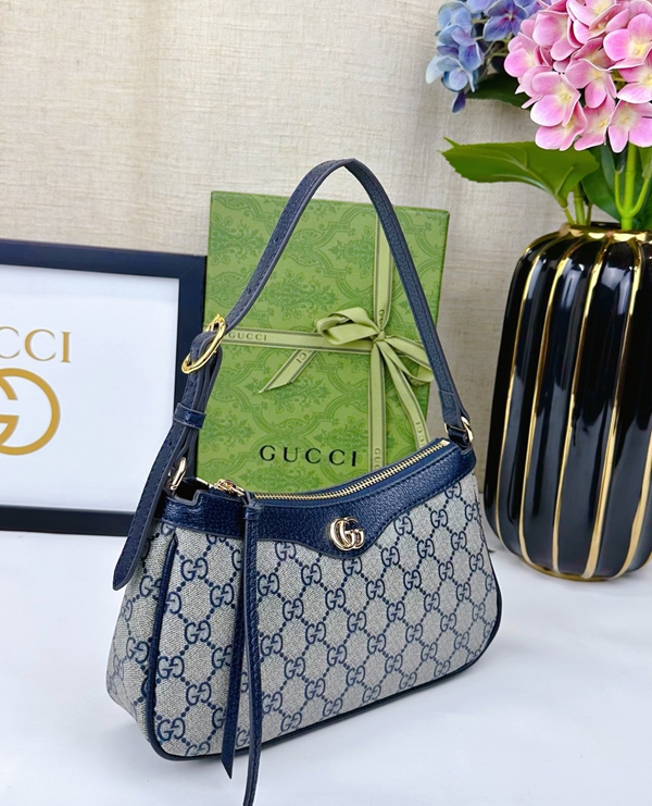 激安グッチバッグコピー背面デザイン